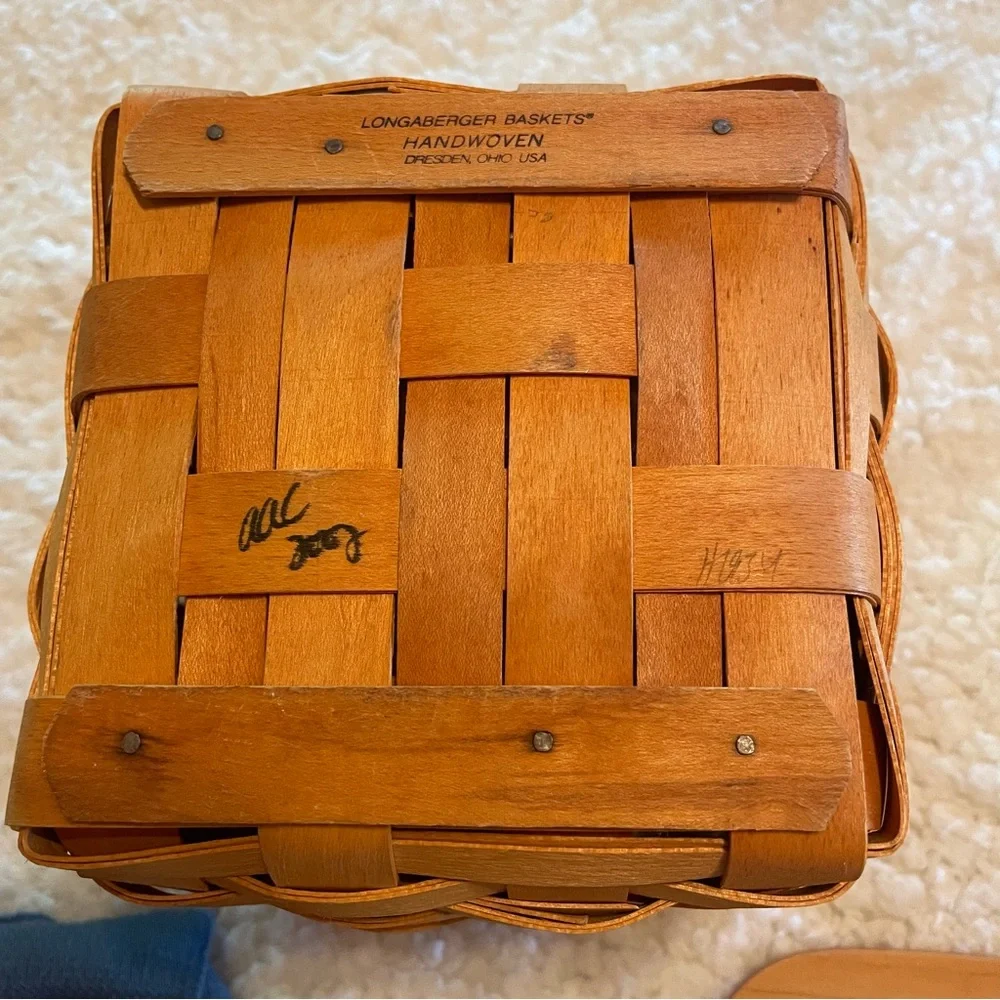 Longaberger Woven basket Wood Tissue Box Cover with Navy Fabric Top